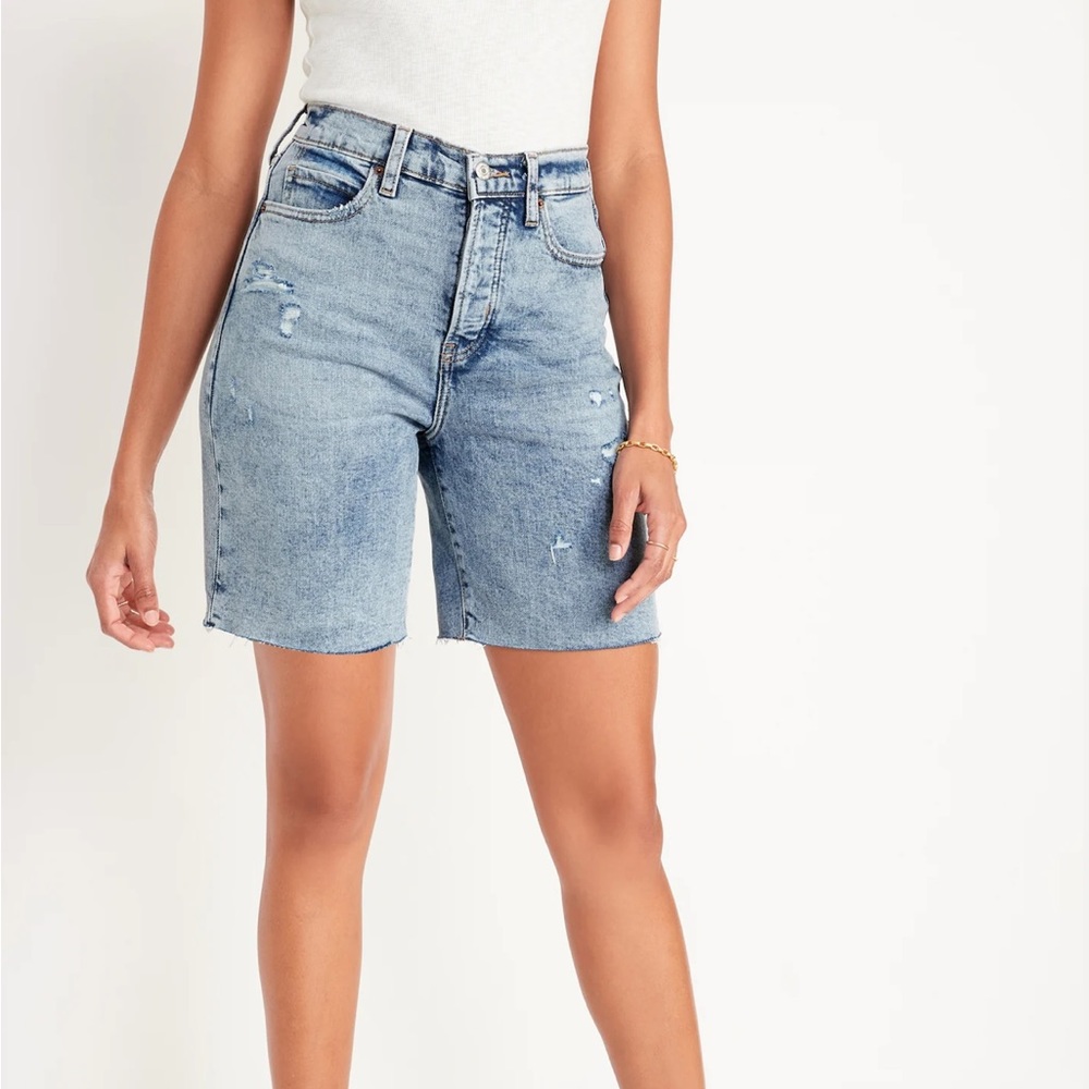 Old Navy Sky High Short- 7in inseam. Size 6